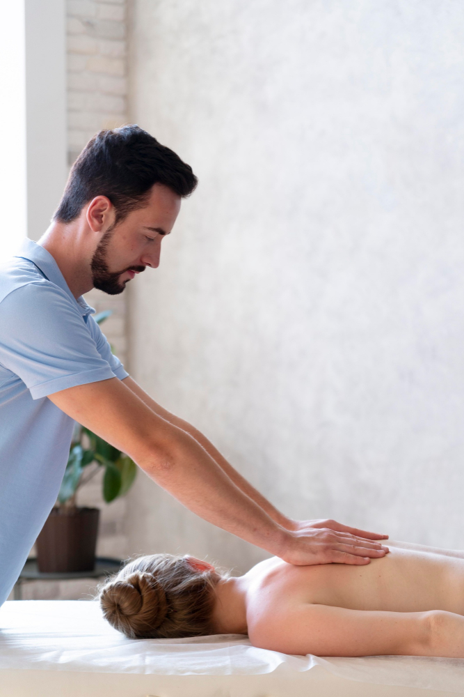 medium-shot-man-massaging-back
